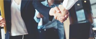 Mobilité internationale : comment bien négocier son départ ?