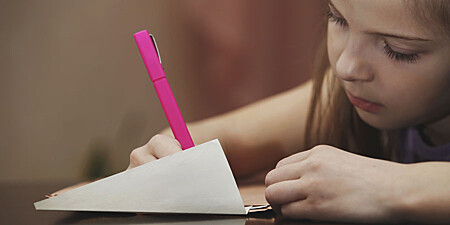 fille-ecrit-lettre.jpg