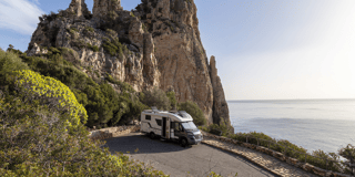 il-a-vendu-sa-maison-pour-vivre-en-camping-car.png